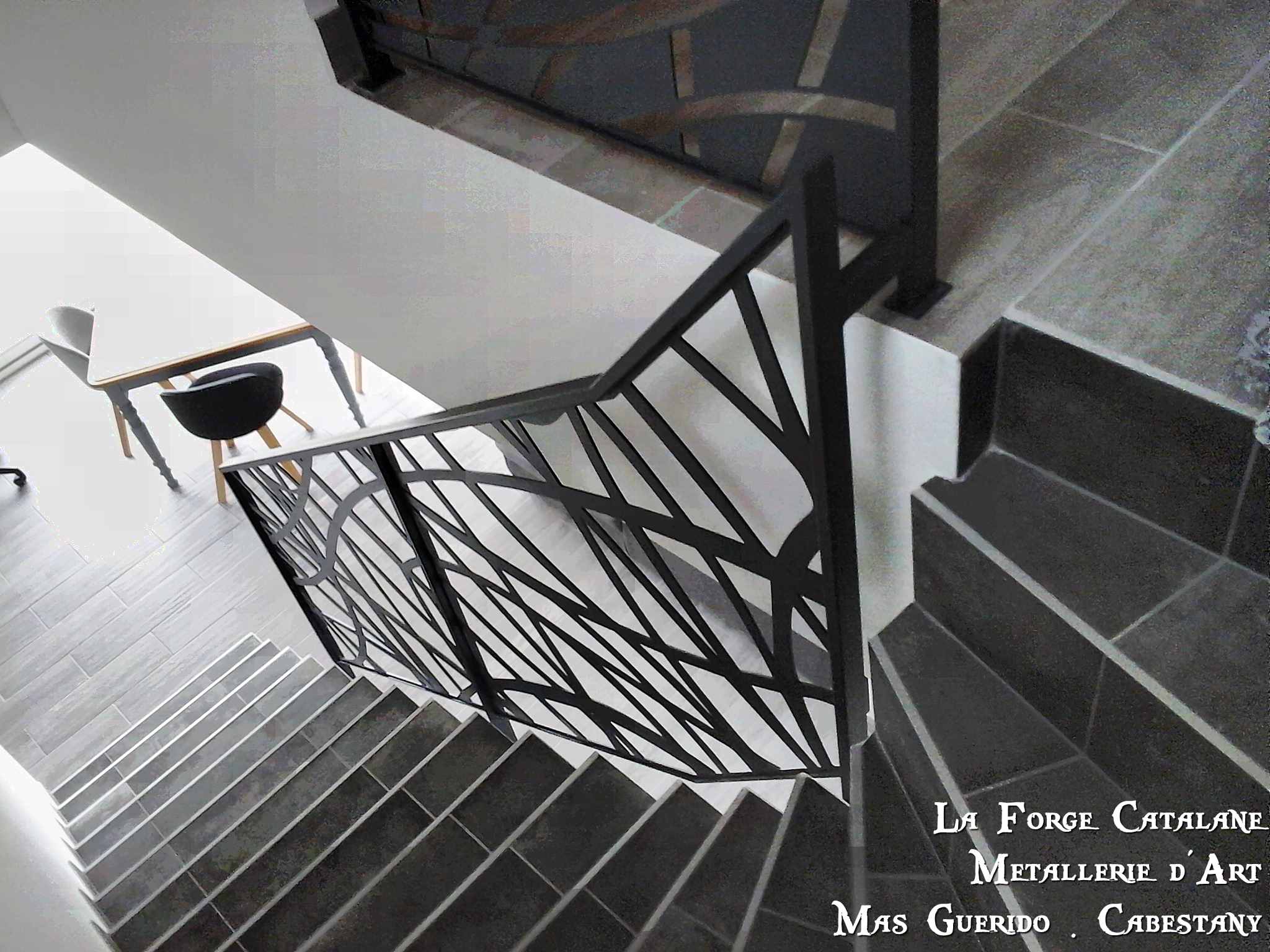 garde corps decoupe laser tube carre forge catalane 2.jpg